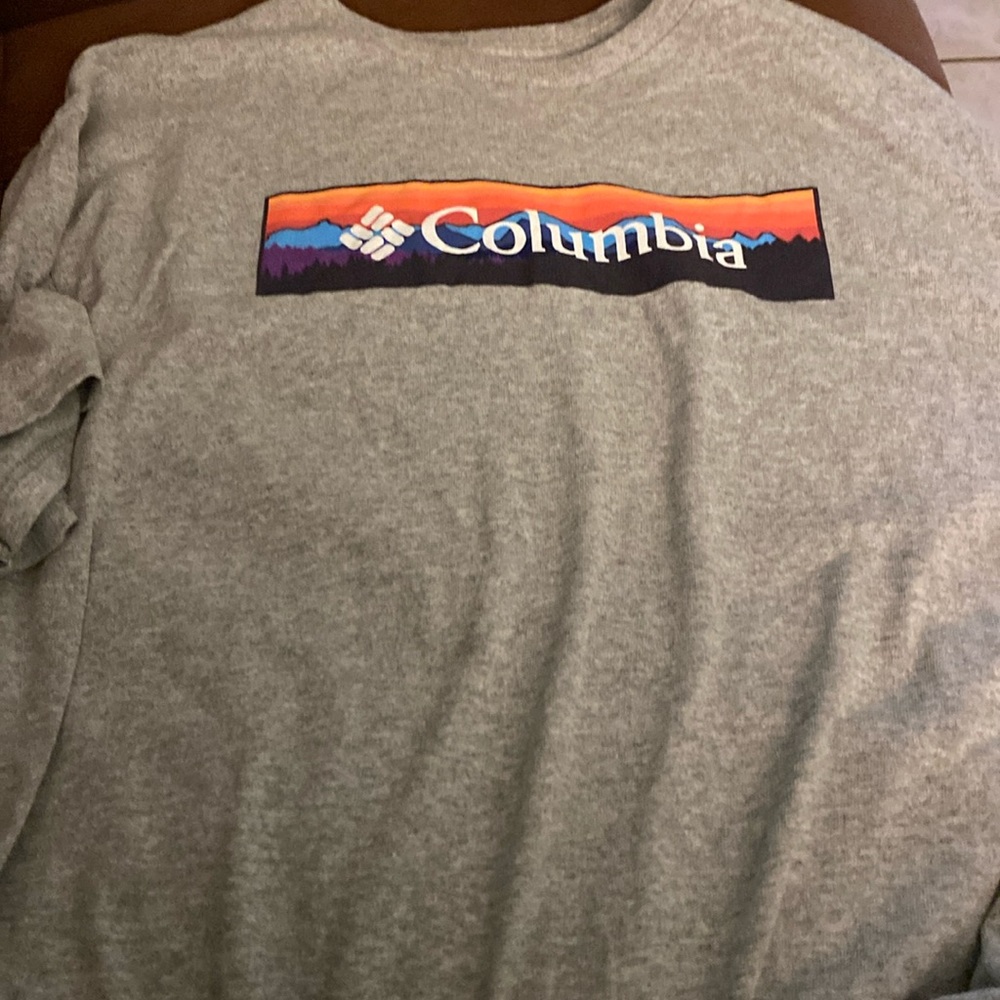 Grey out door Columbia tee shirt